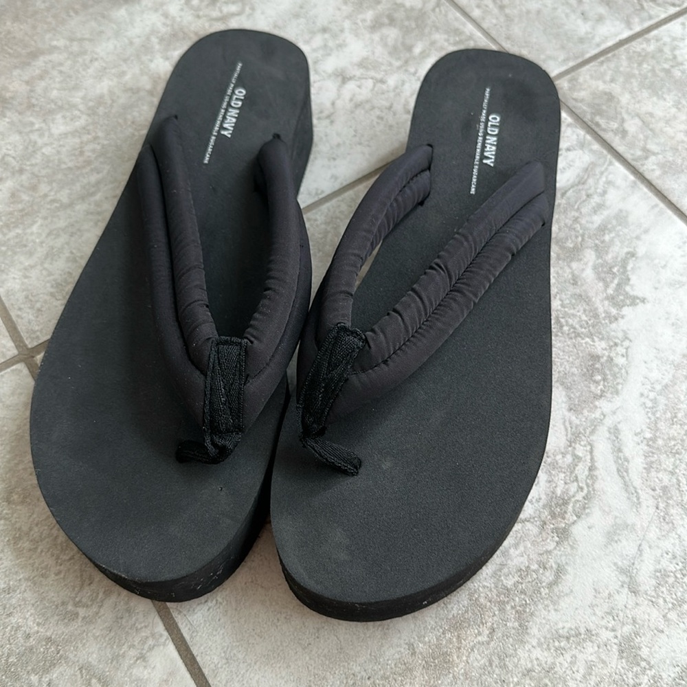 Old navy flip flops platform